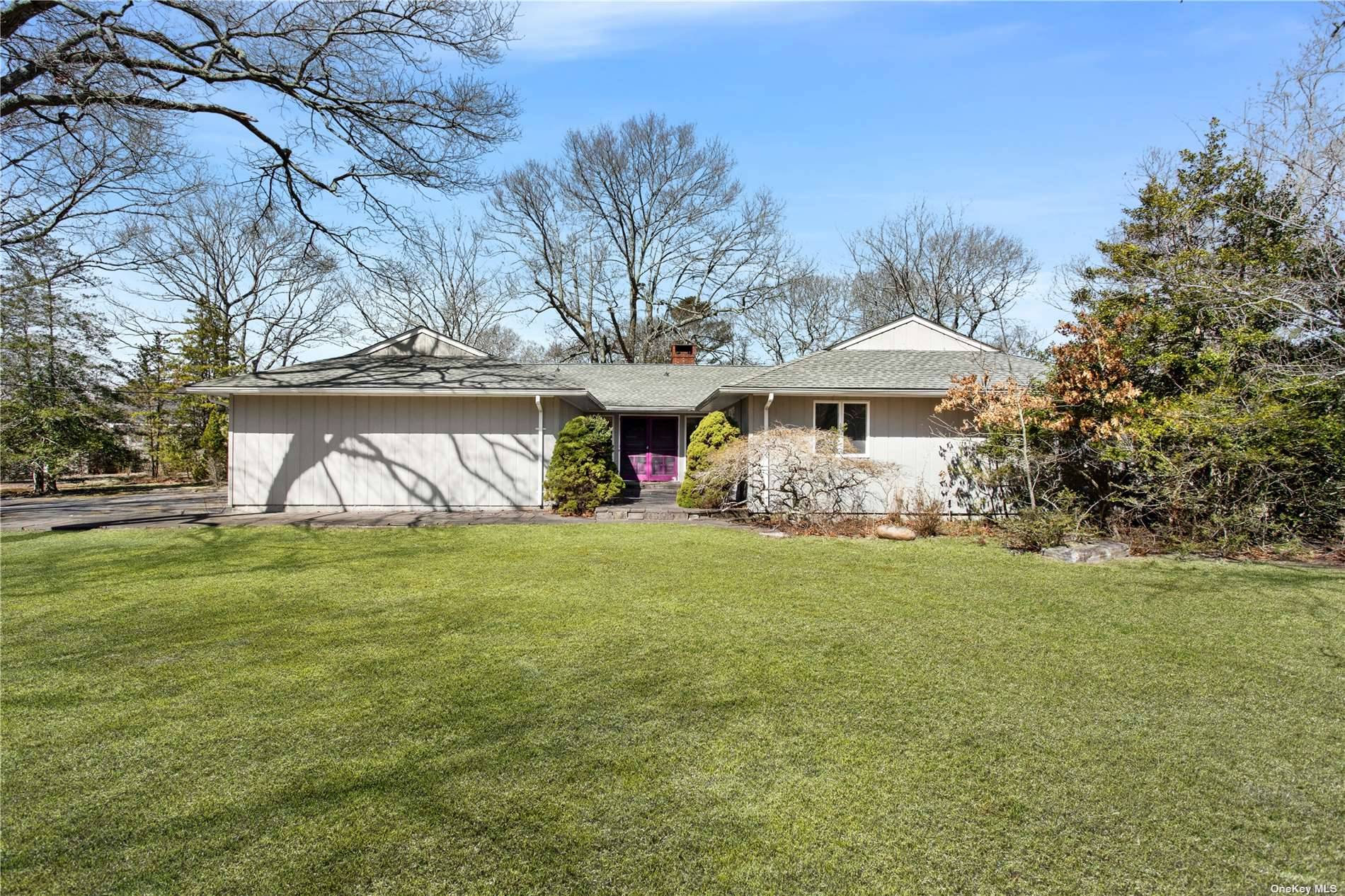 East Quogue, NY 11942,8 Coolidge LN