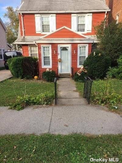 Bellerose, NY 11426,92-10 243rd ST