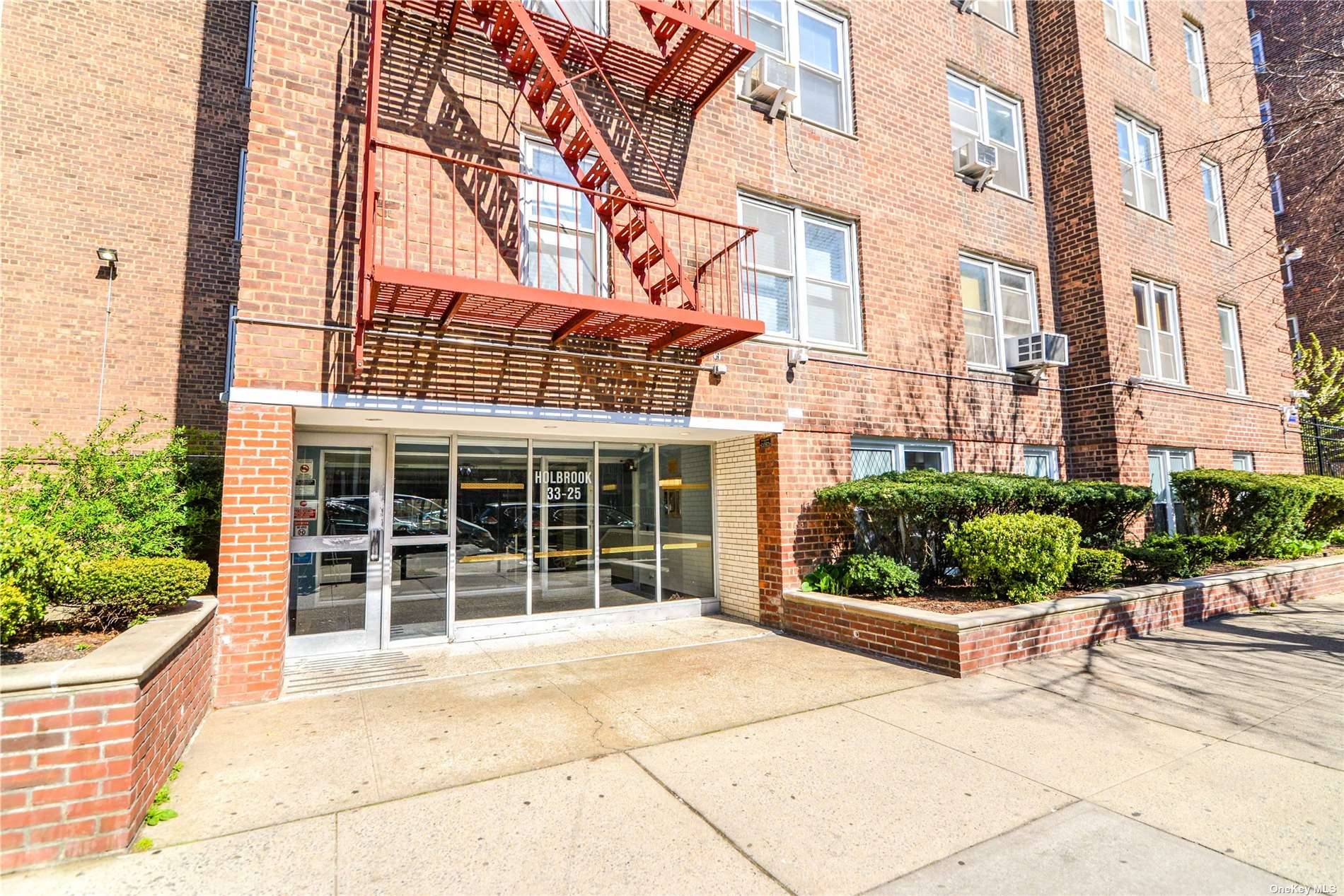 Jackson Heights, NY 11372,33-25 90th Street #1A