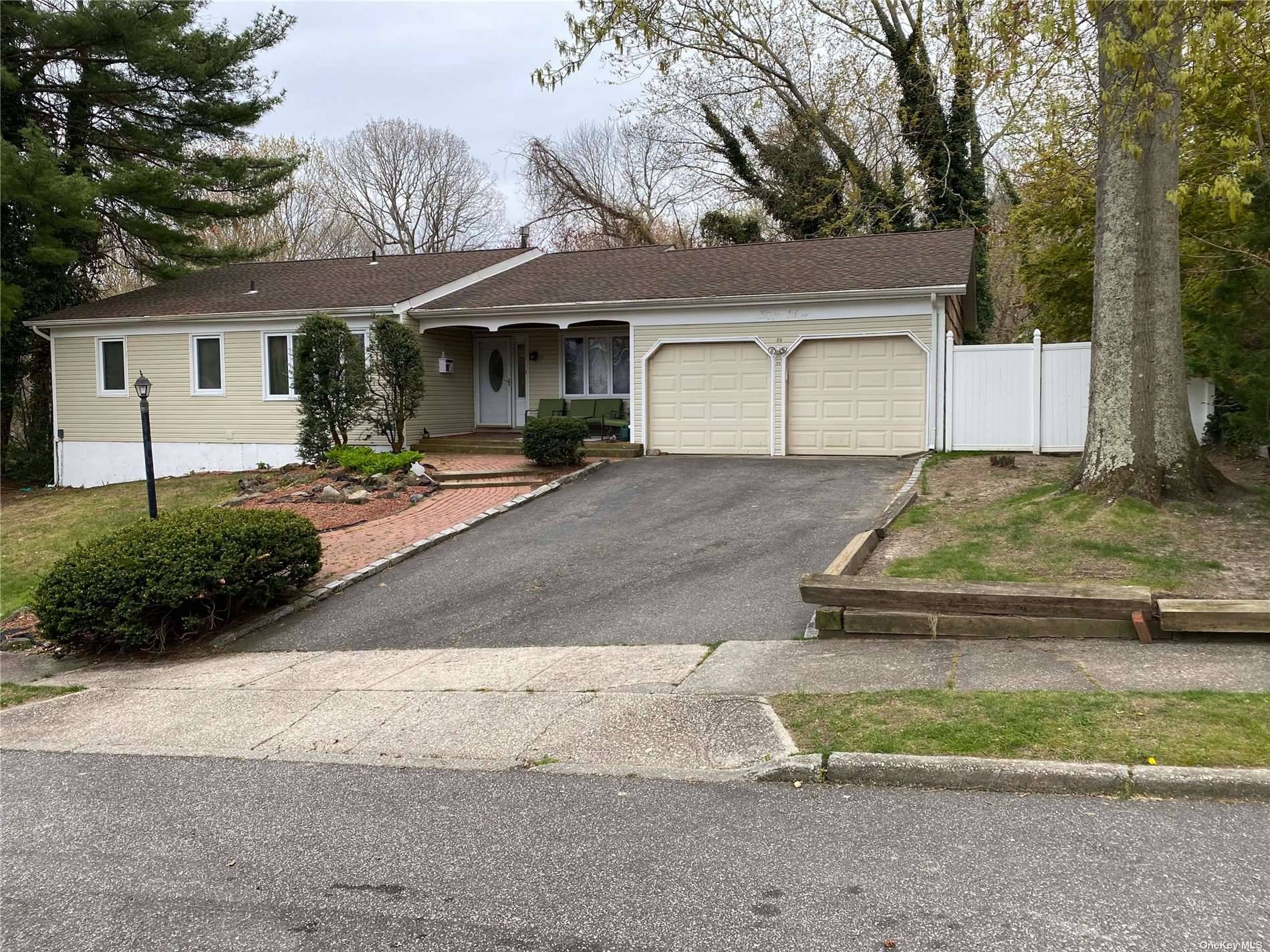 Wheatley Heights, NY 11798,53 Waterford DR