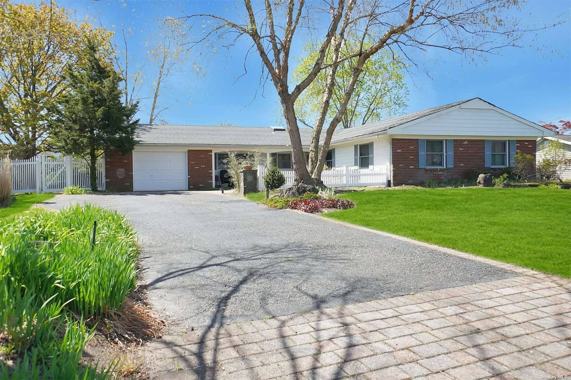 South Setauket, NY 11720,22 Arbor Ridge LN