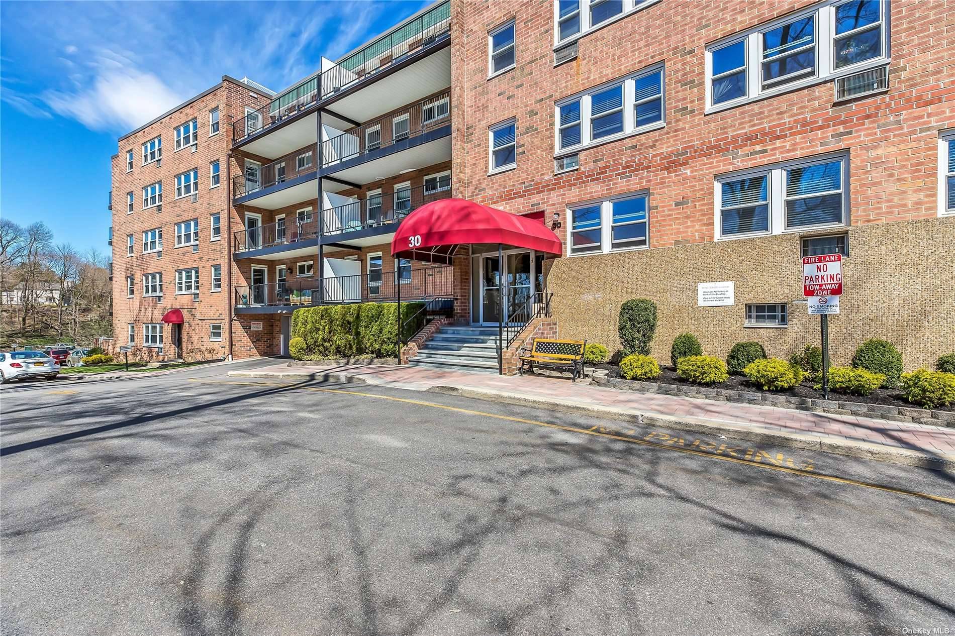 Glen Cove, NY 11542,30 Pearsall AVE #3D