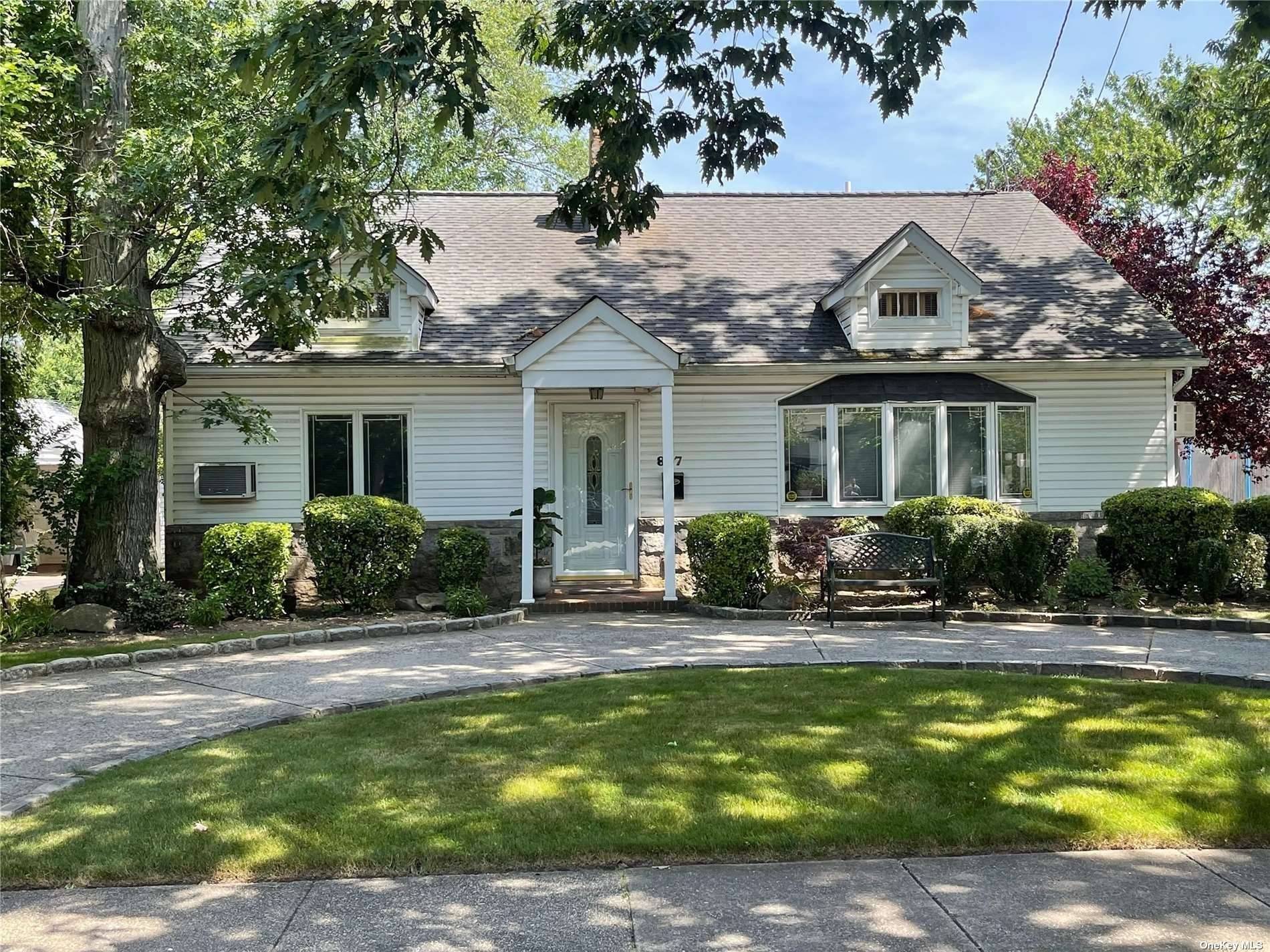 Woodmere, NY 11598,857 Glen DR