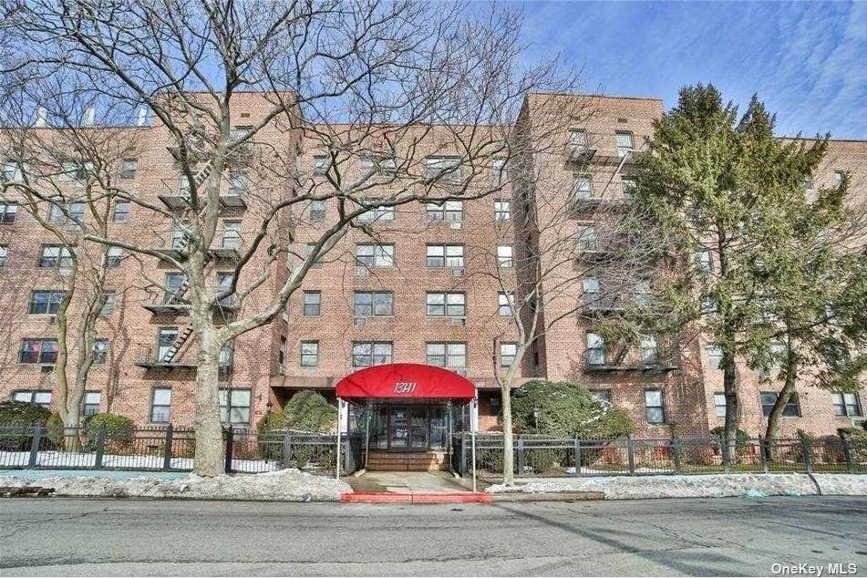 Kew Gardens, NY 11418,131-11 Kew Gardens Road #6A