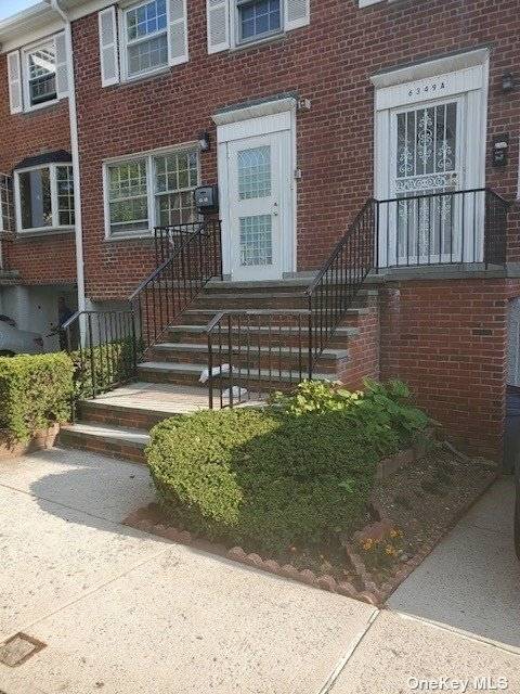 Douglaston, NY 11362,63-49 Douglaston Pkwy #35