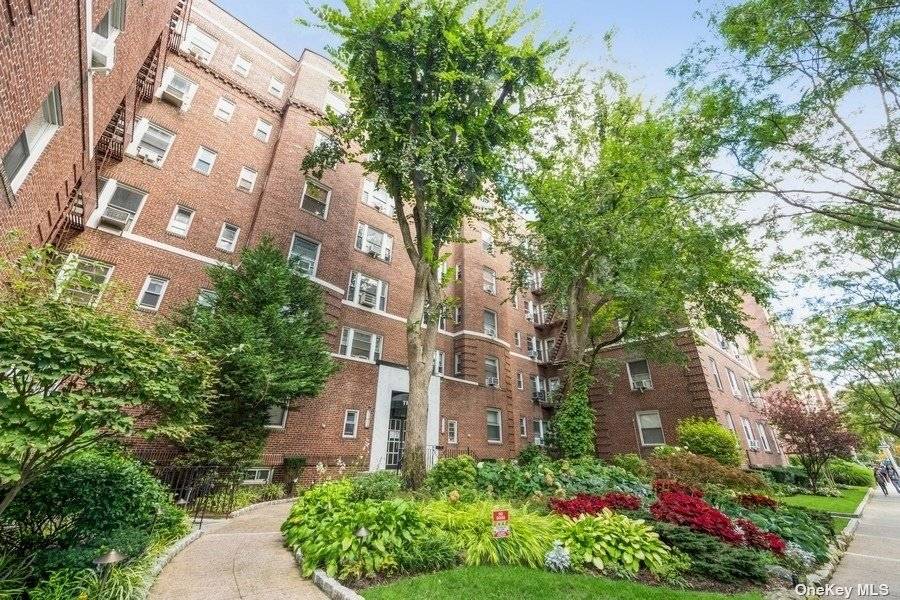 Forest Hills, NY 11375,69-09 108th ST #110