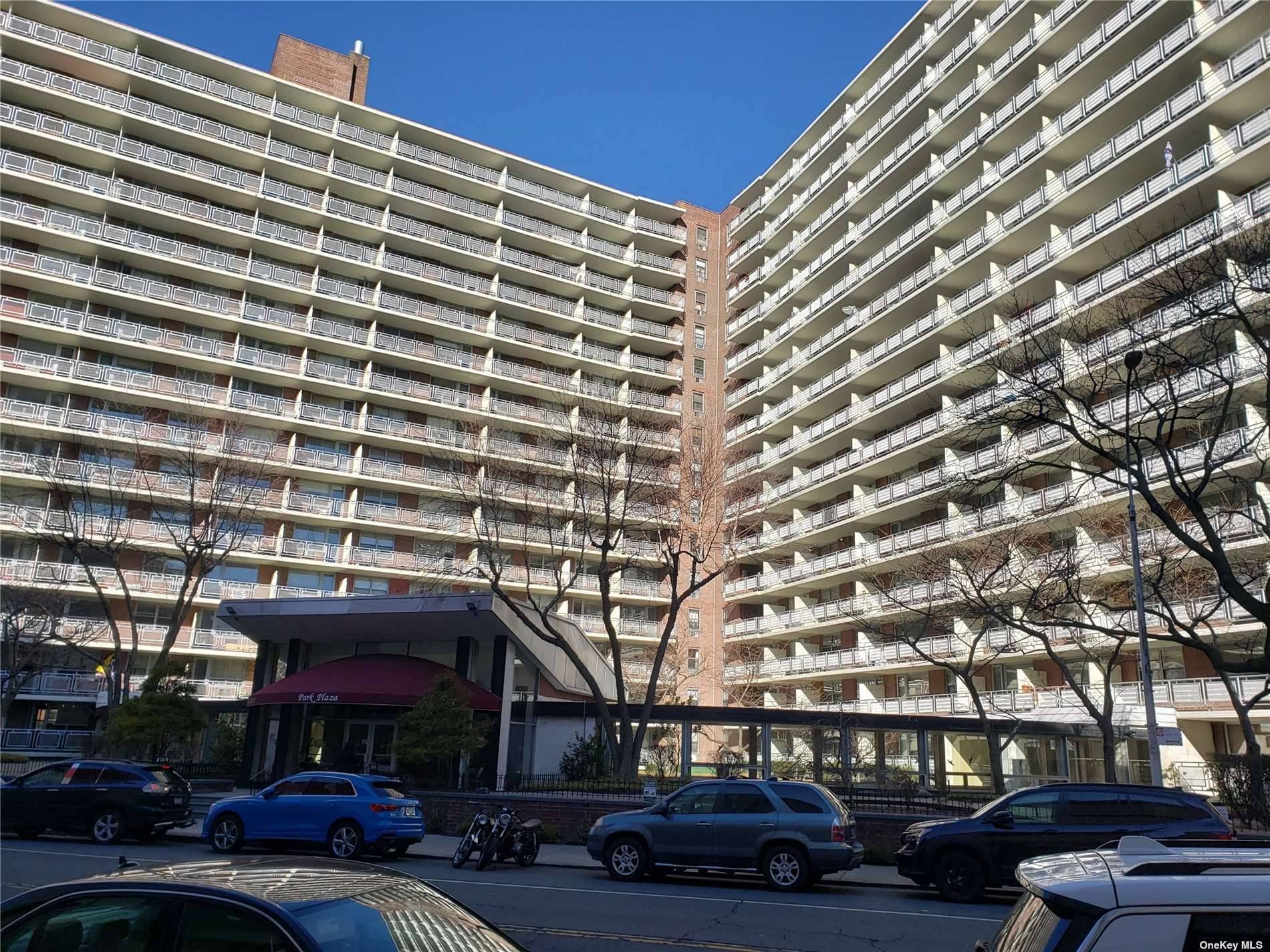 Rego Park, NY 11374,61-25 97th ST #4C