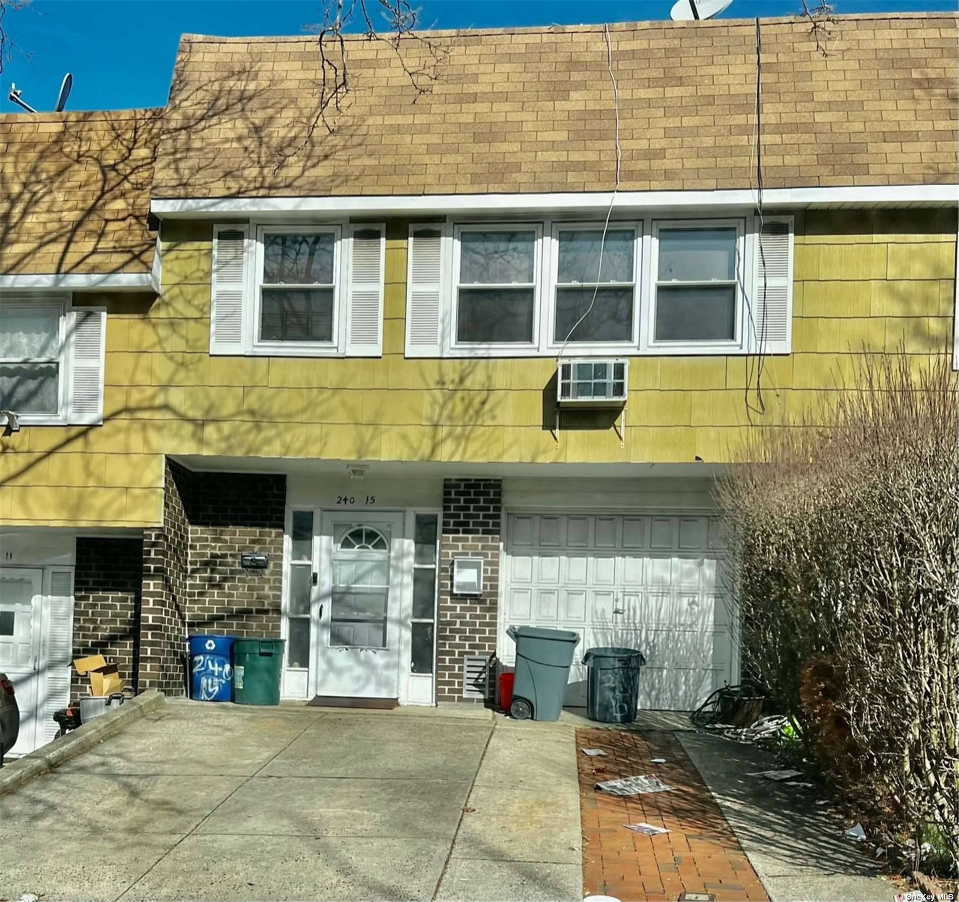 Douglaston, NY 11362,240-15 68th Ave