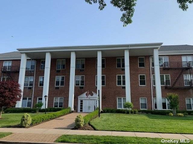 Rockville Centre, NY 11570,55 Lenox RD #3P