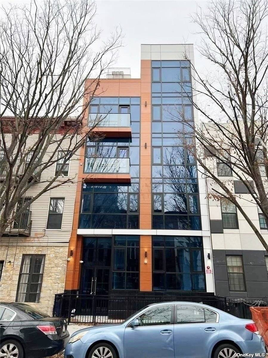 Ocean Hill, NY 11233,163 Macdougal ST #4A