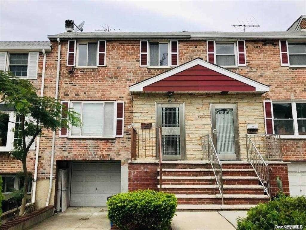 Douglaston, NY 11362,240-33 67th AVE