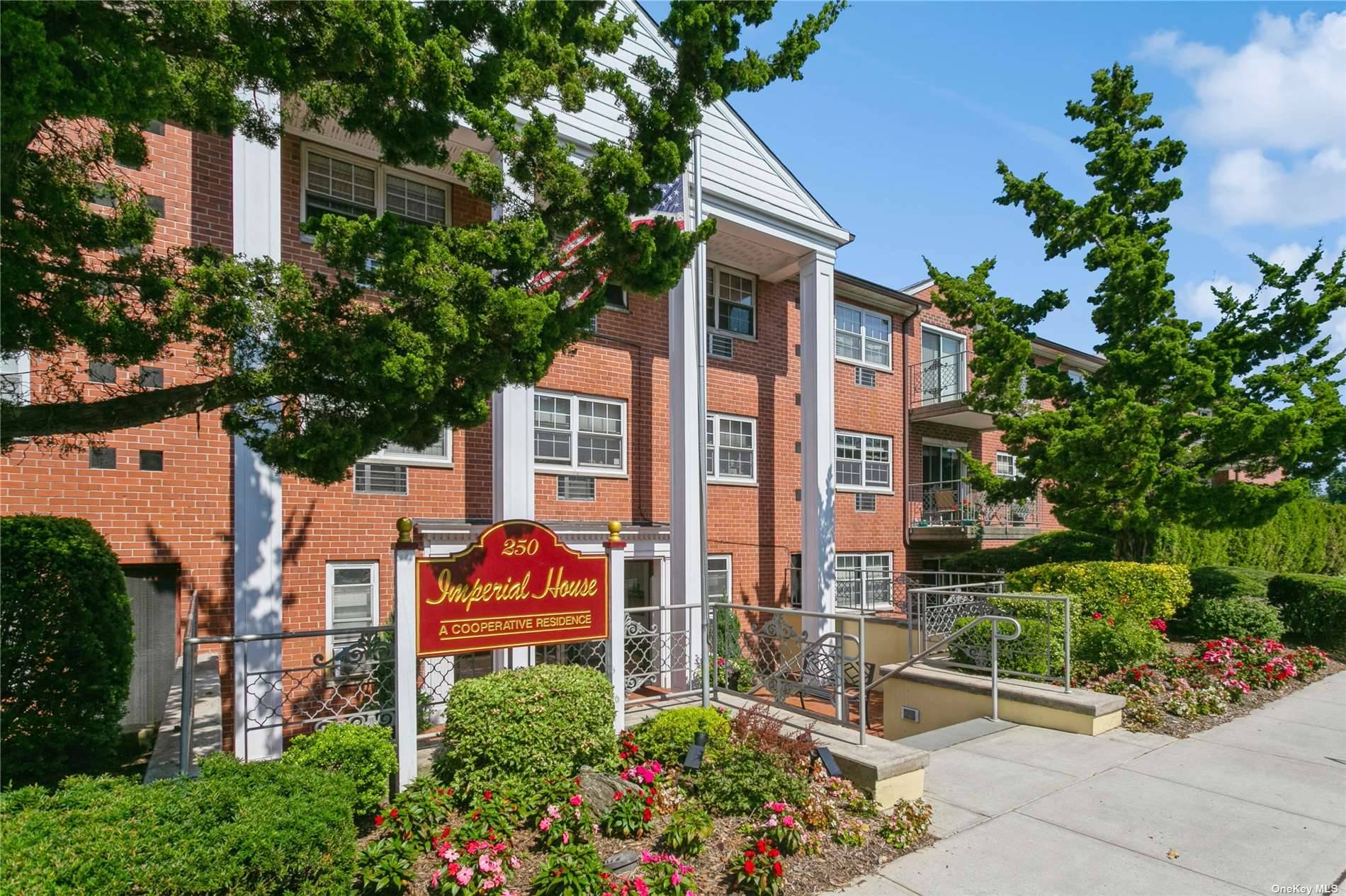 Rockville Centre, NY 11570,250 North Village #B5