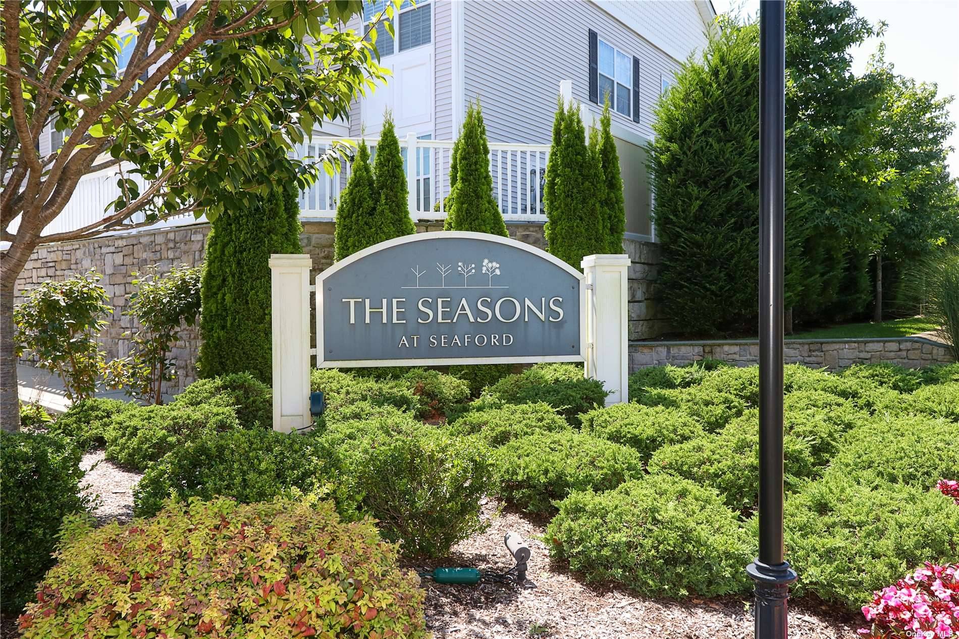 Seaford, NY 11783,75 Spring DR #75