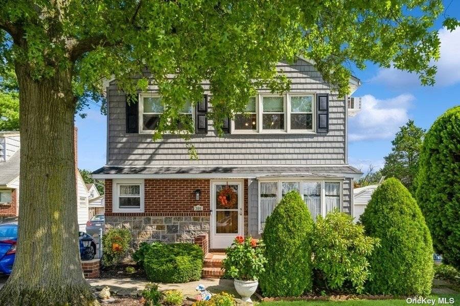 Floral Park, NY 11001,300 Covert AVE