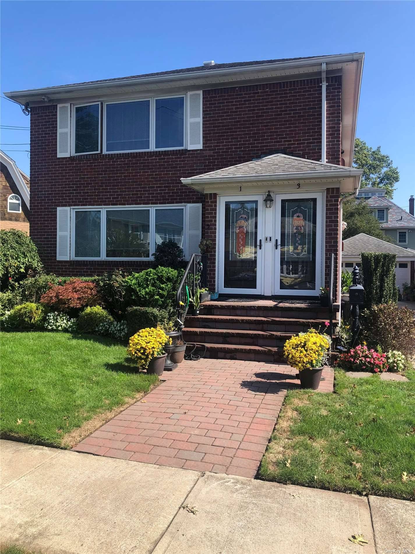 Floral Park, NY 11001,1 Geranium AVE