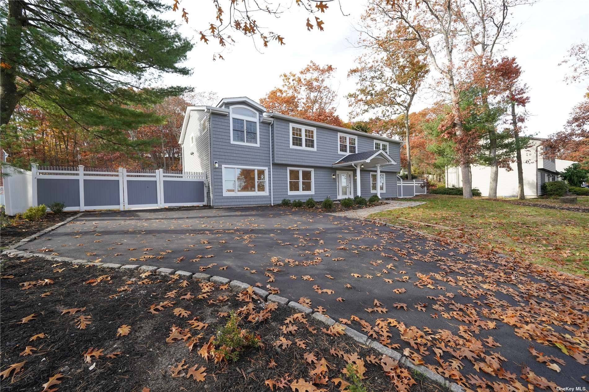 Dix Hills, NY 11746,98 Stonehurst LN