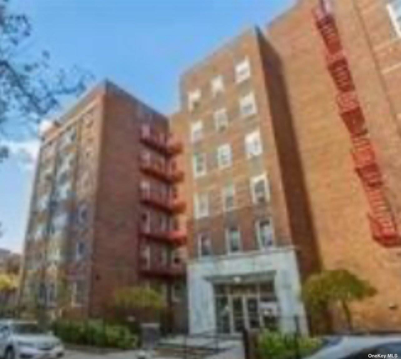 Rego Park, NY 11374,99-15 66th AVE #3B