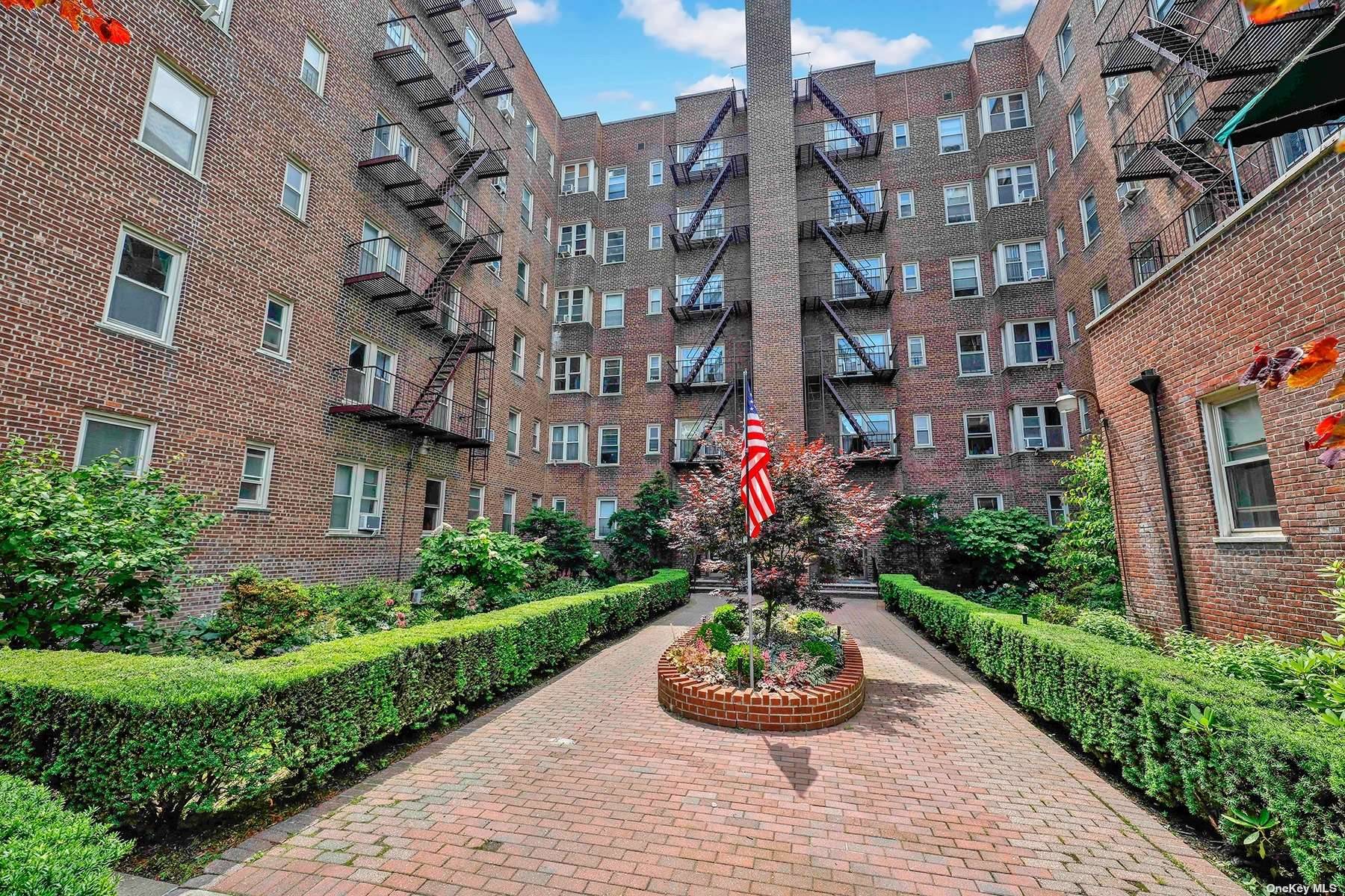 Jamaica Hills, NY 11432,8449 168th ST #5D