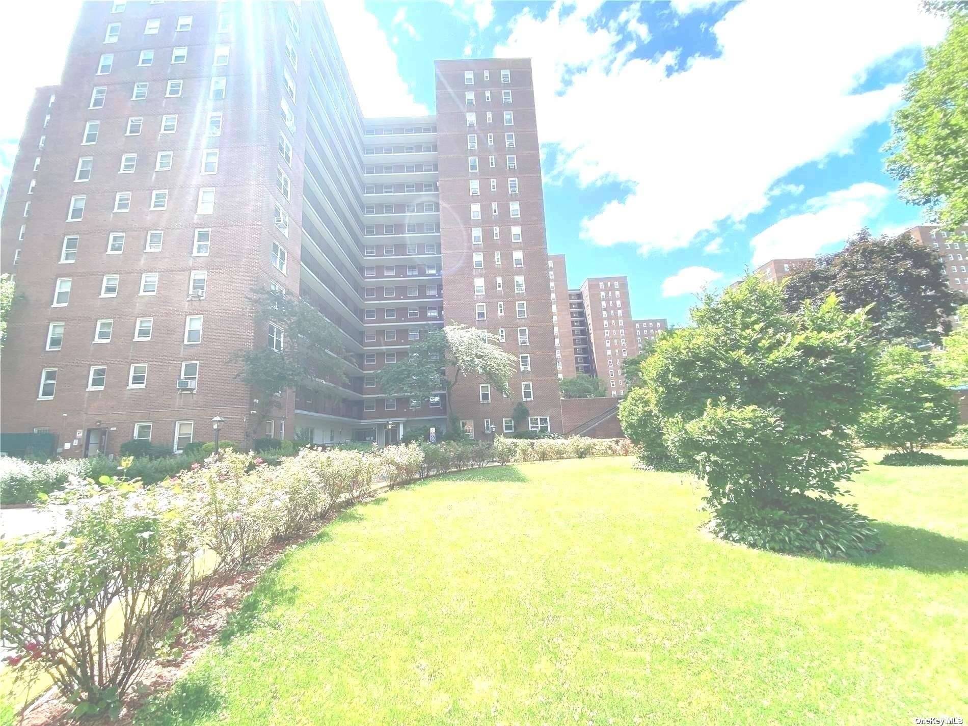 Rego Park, NY 11374,98-20 62nd DR #7K