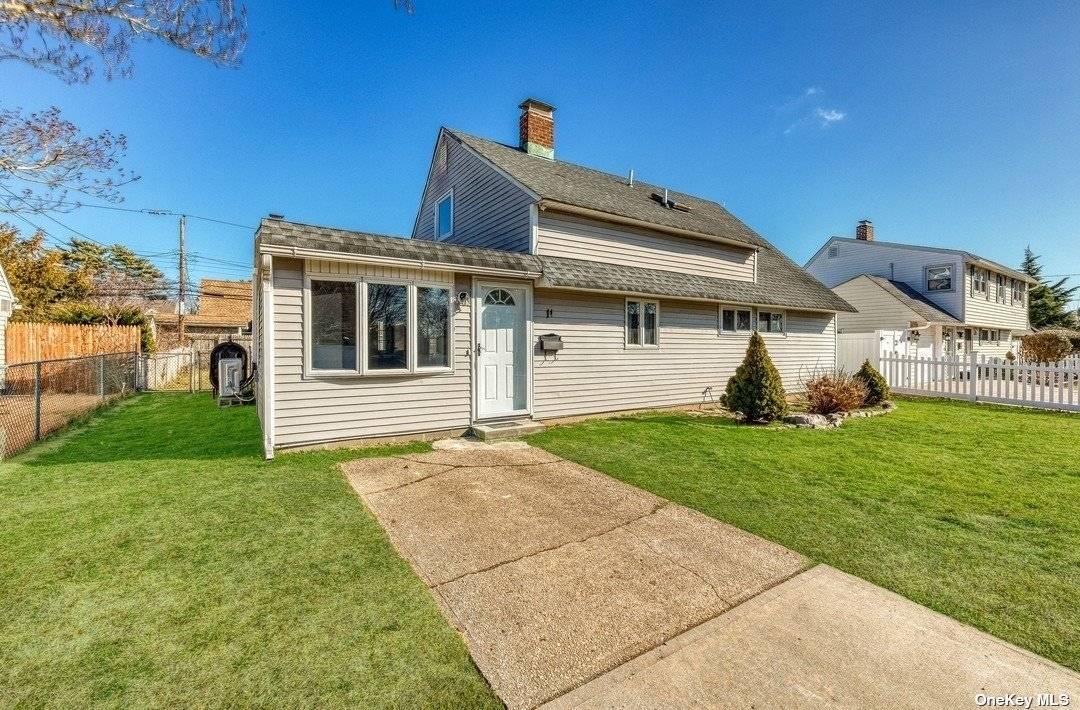 Hicksville, NY 11801,11 Arcadia LN