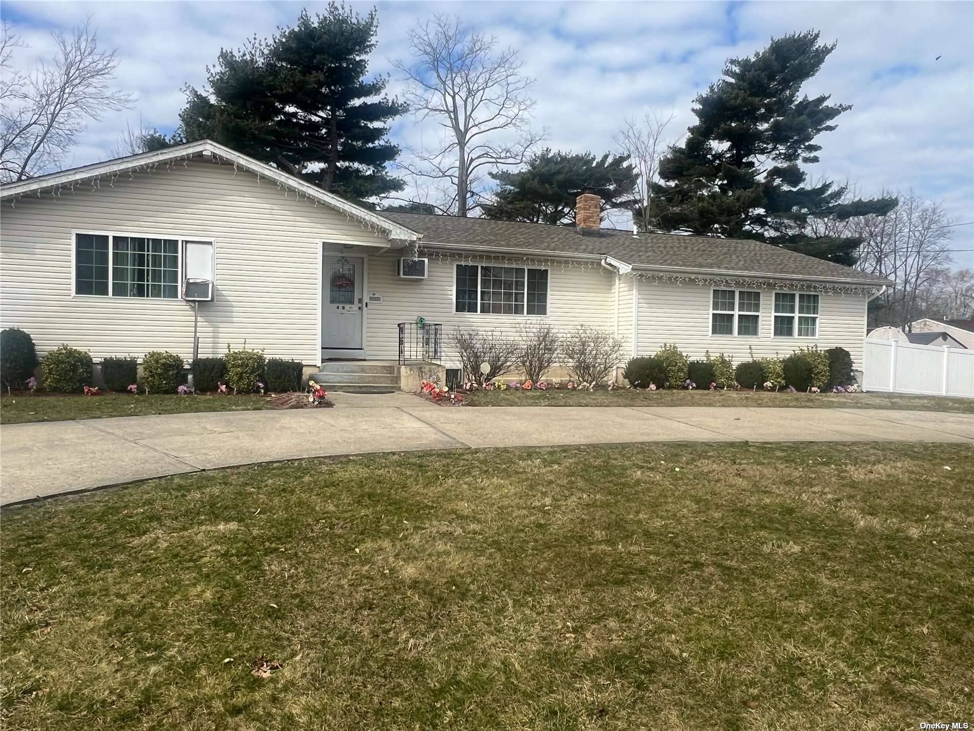 Central Islip, NY 11722,48 Violet ST