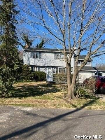 Huntington Station, NY 11746,19 Elmtree LN