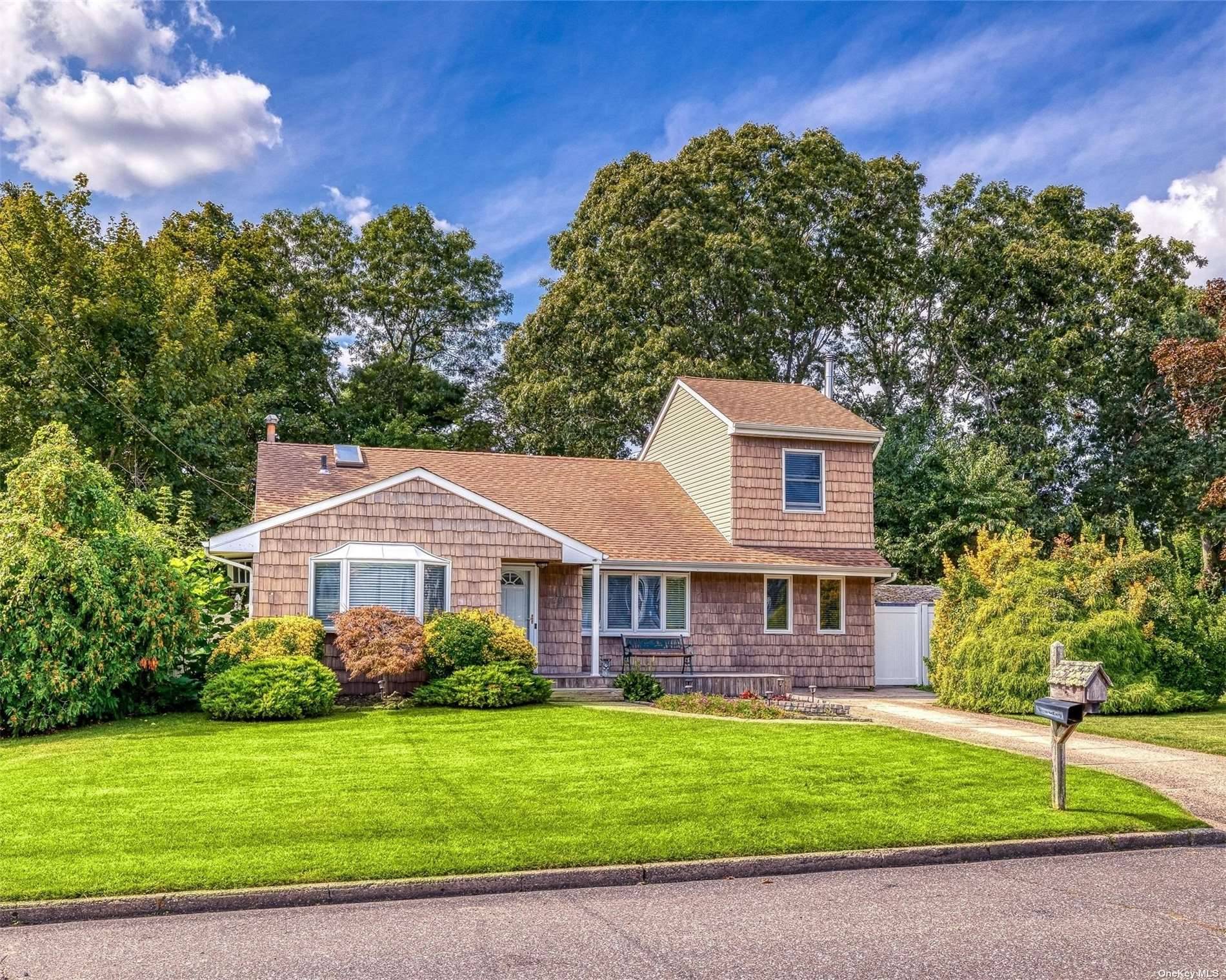 Selden, NY 11784,20 Larry RD