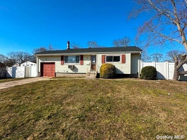 Central Islip, NY 11722,27 Kirby LN