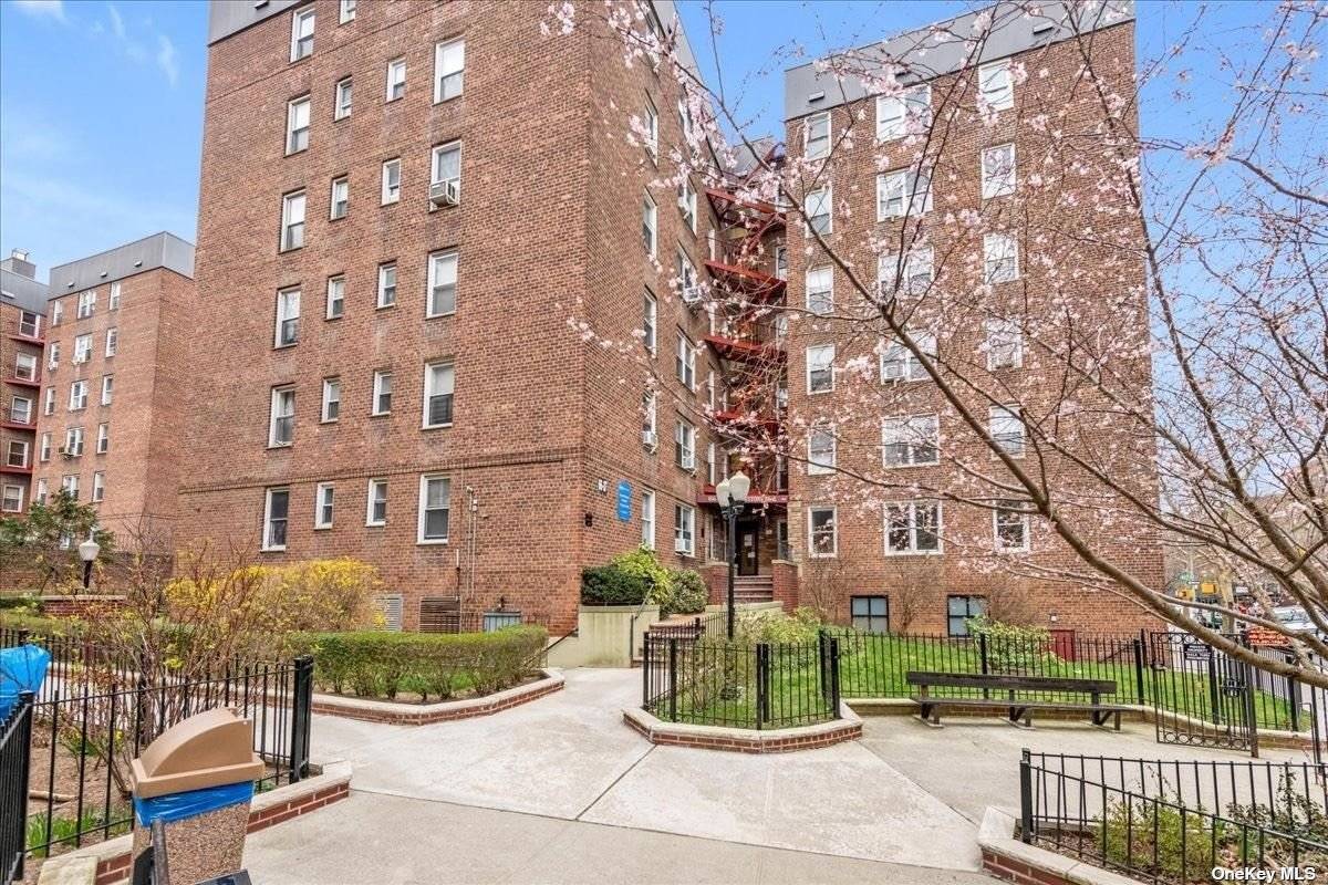 Forest Hills, NY 11375,66-37 Yellowstone BLVD #6F