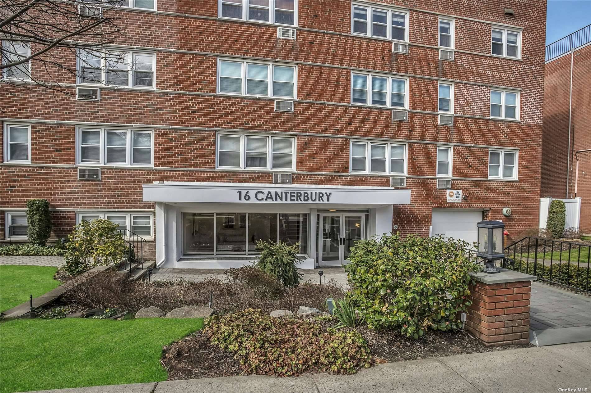 Great Neck, NY 11021,16 Canterbury Road #1C