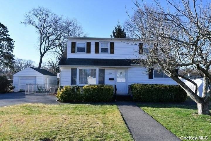 Bay Shore, NY 11706,326 Delaware AVE