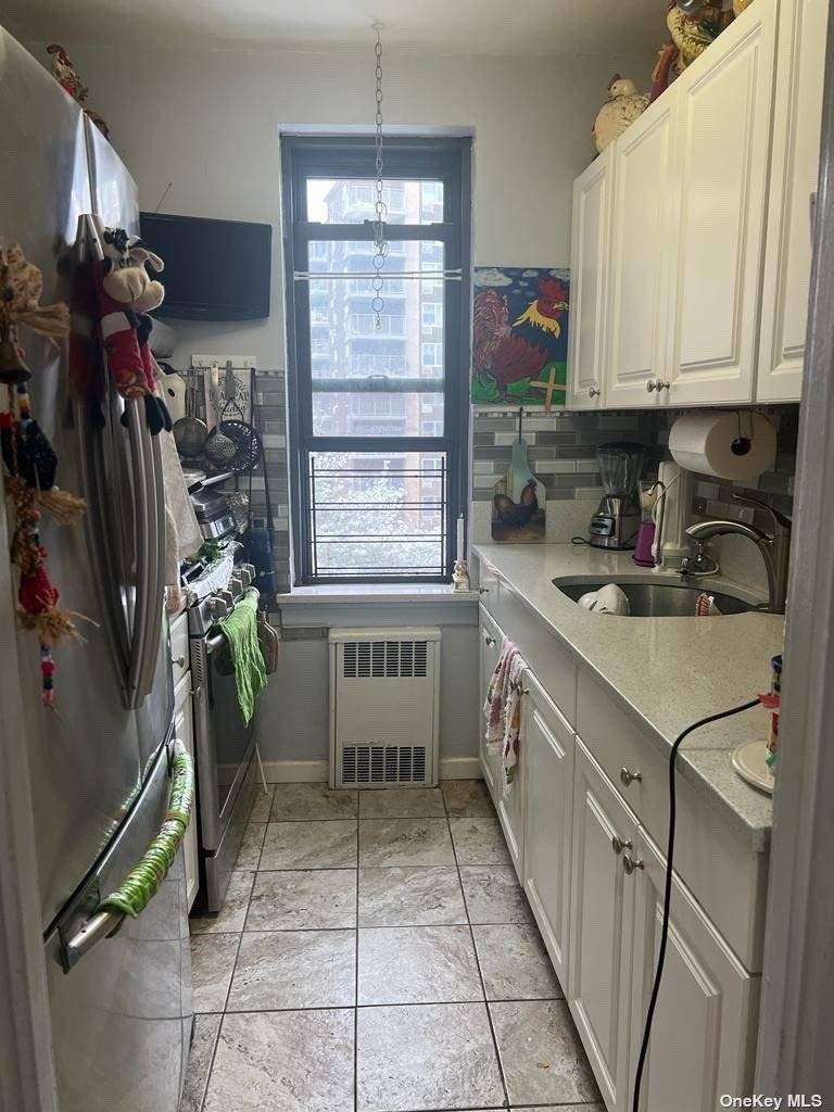 Corona, NY 11368,112 25-34Av #5E