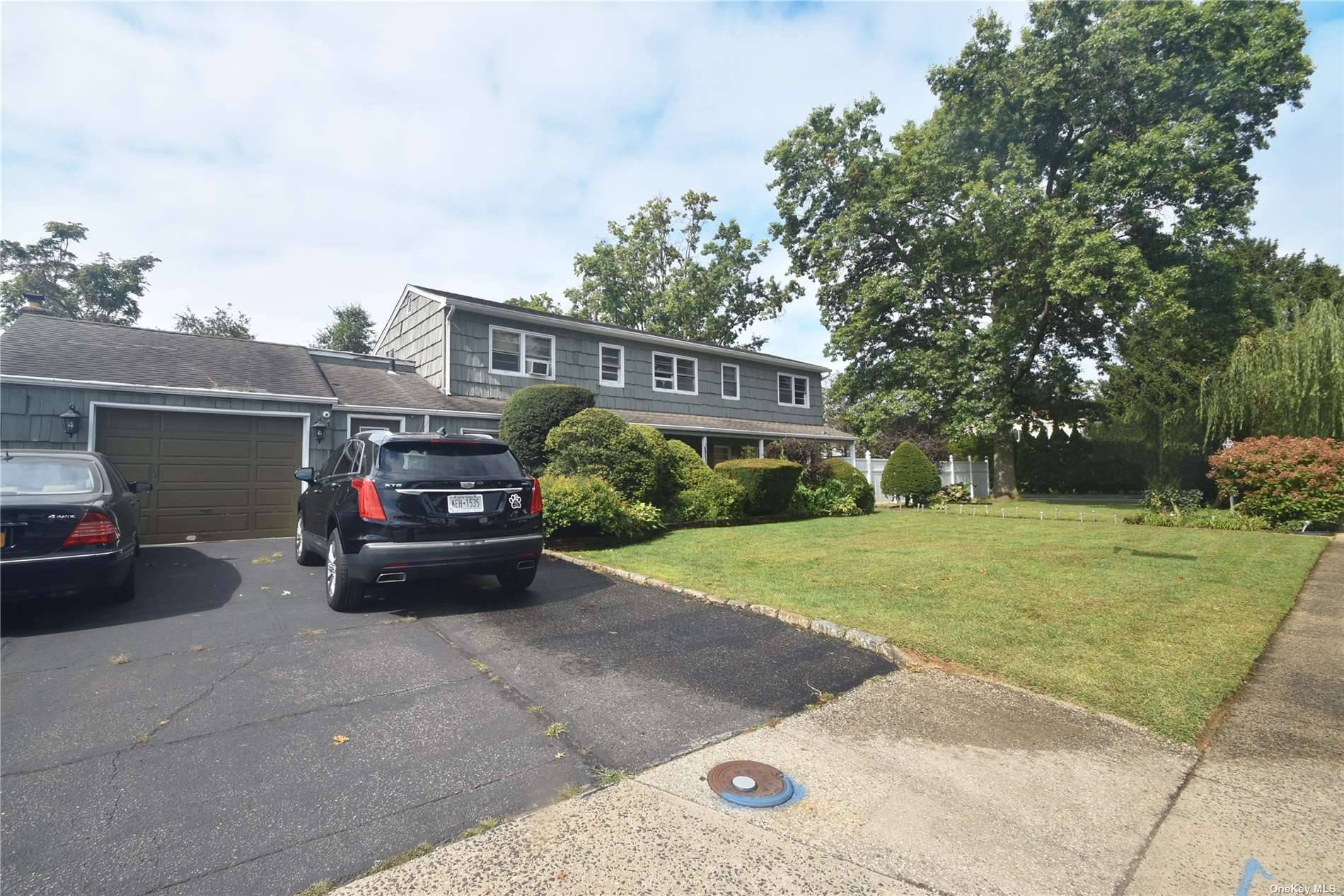 Westbury, NY 11590,1 Greentree CIR