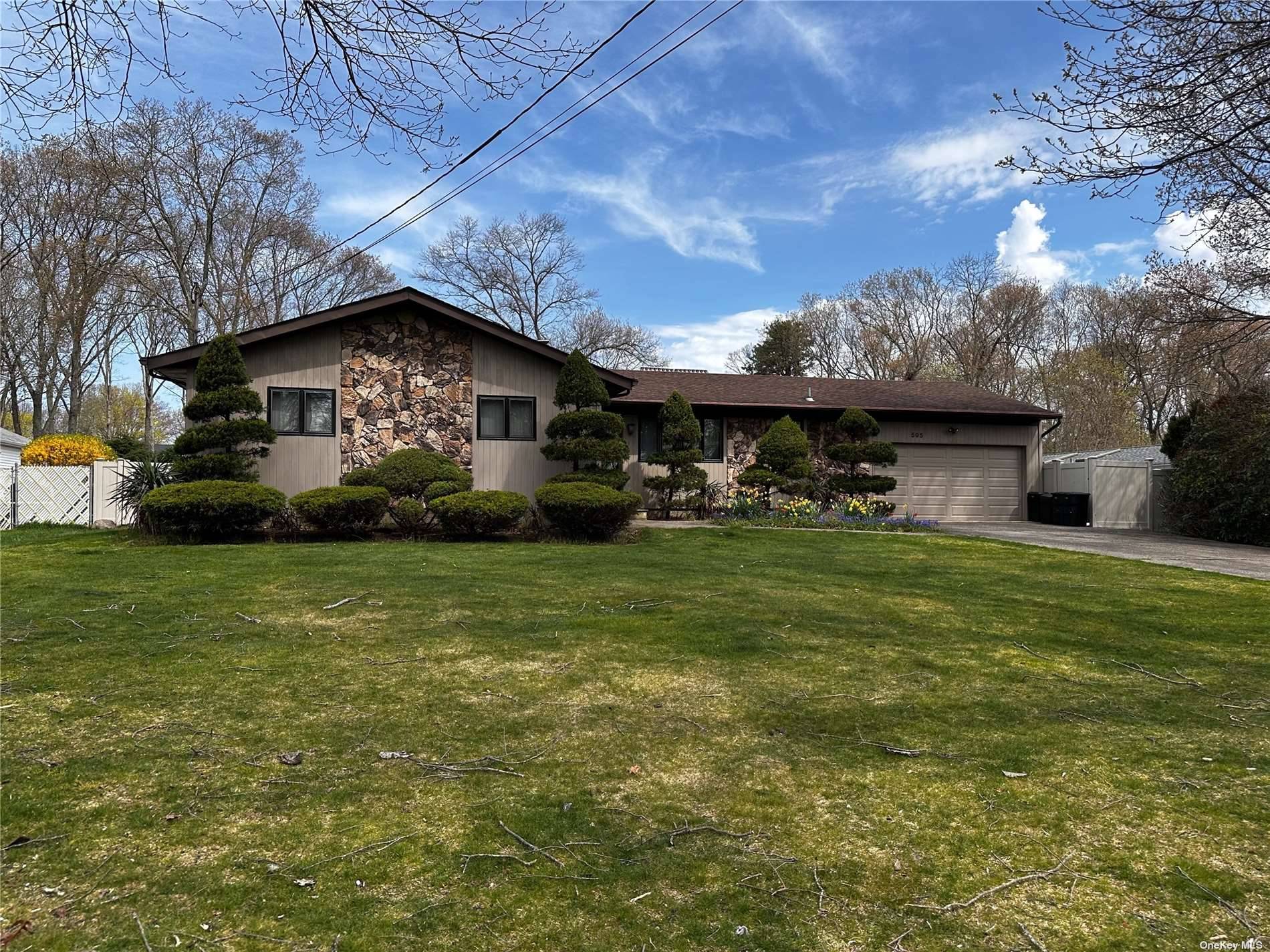 Ronkonkoma, NY 11779,595 Beaver LN