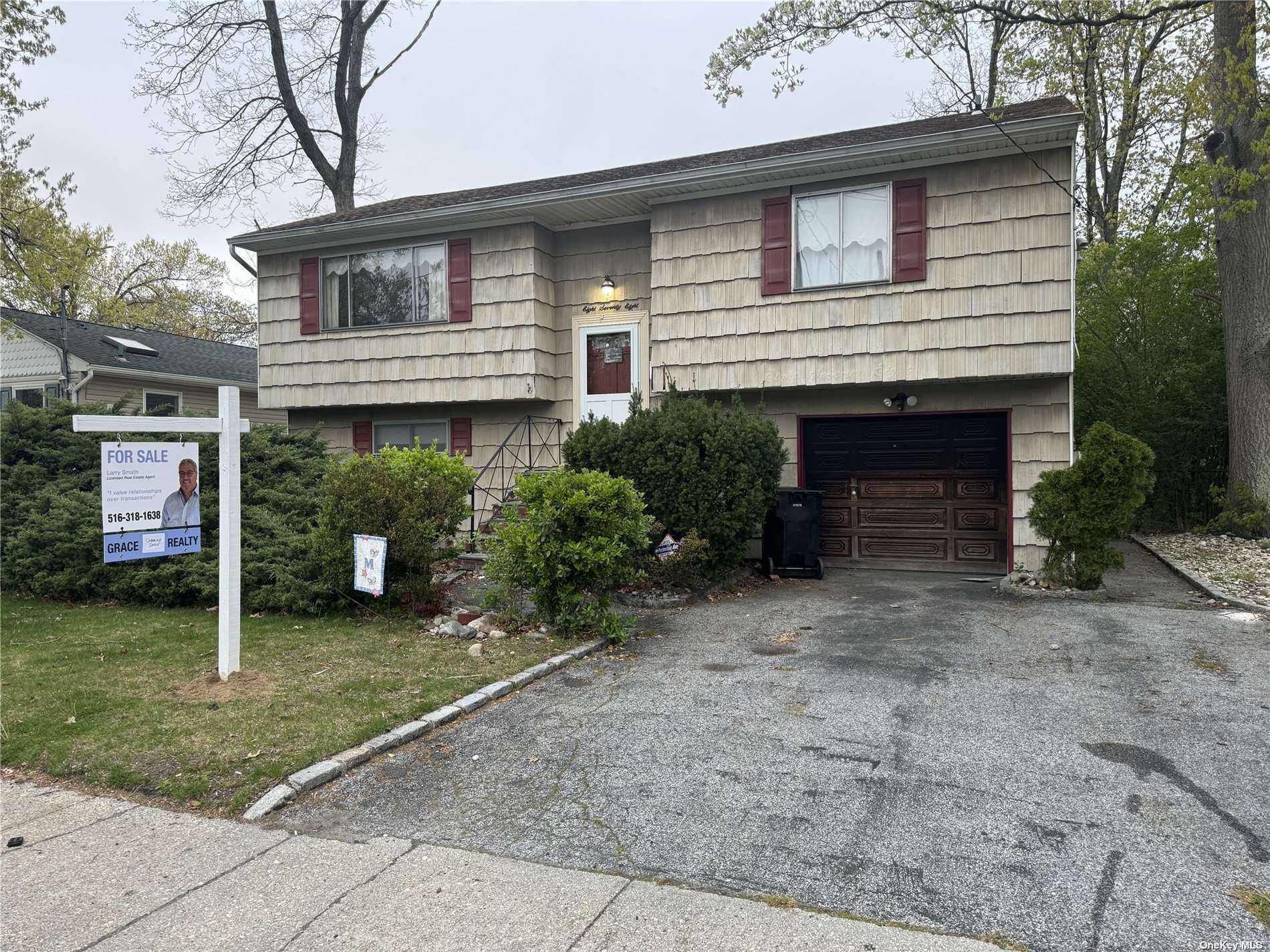 West Islip, NY 11795,878 Udall RD