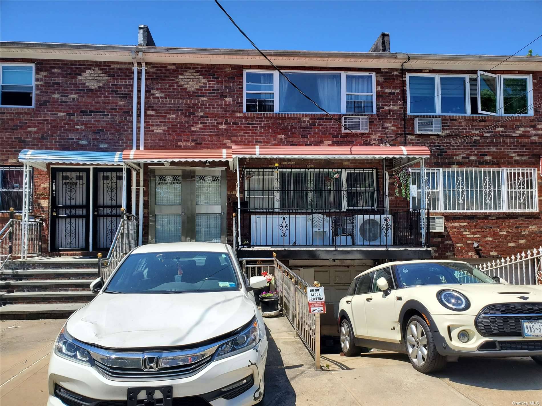 Jamaica Hills, NY 11432,87-04 168th Pl