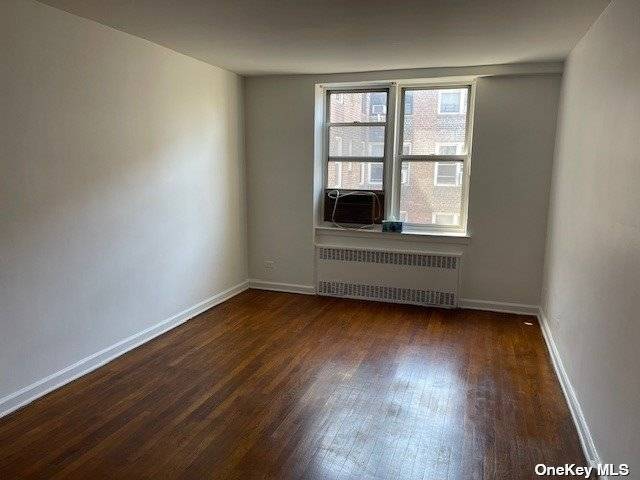 Flushing, NY 11355,42-45 Kissena Blvd #5B