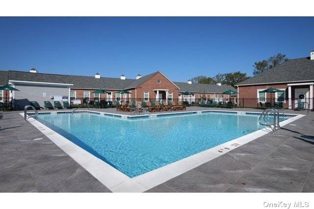 Central Islip, NY 11722,75 Circle DR #76-101