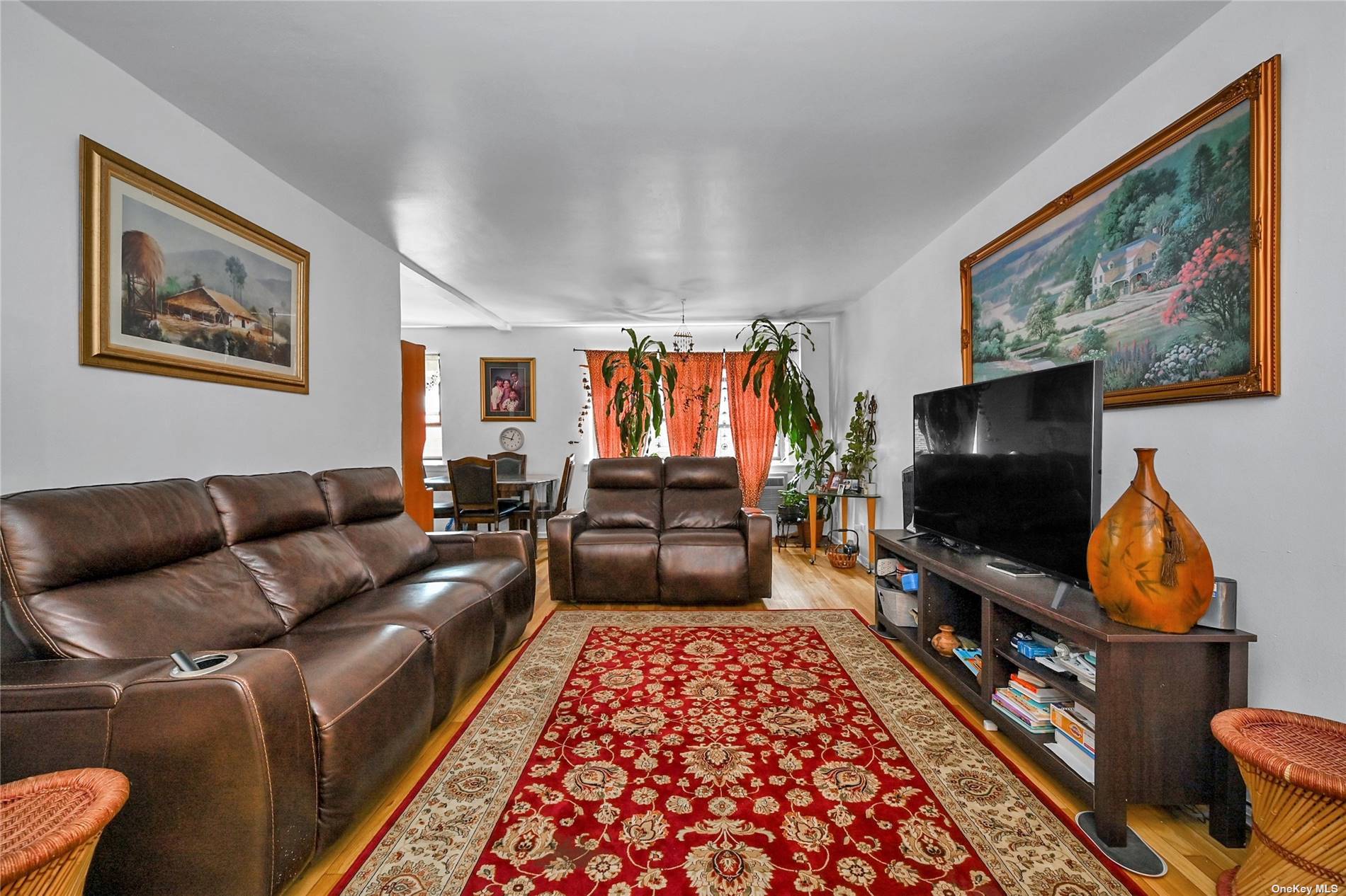 Elmhurst, NY 11373,94-30 59 Ave #5H