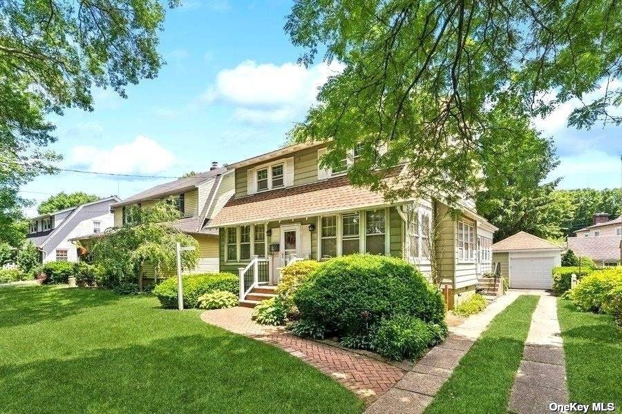 Floral Park, NY 11001,77 Remsen LN