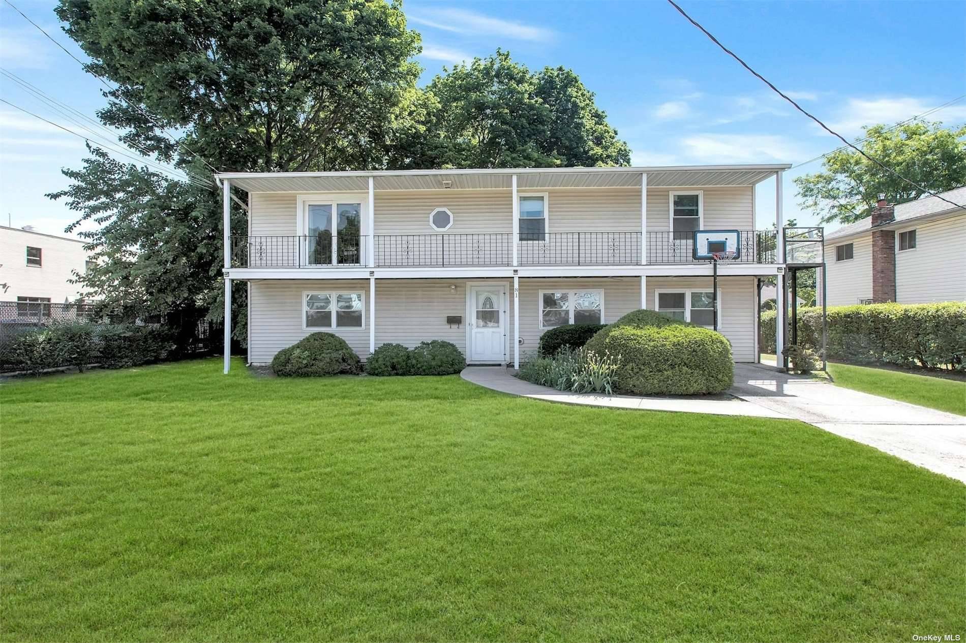 Deer Park, NY 11729,81 E 2nd ST