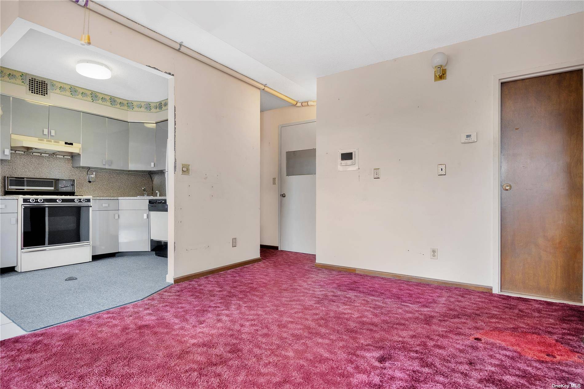 Middle Village, NY 11379,72-31 Metropolitan AVE #3B