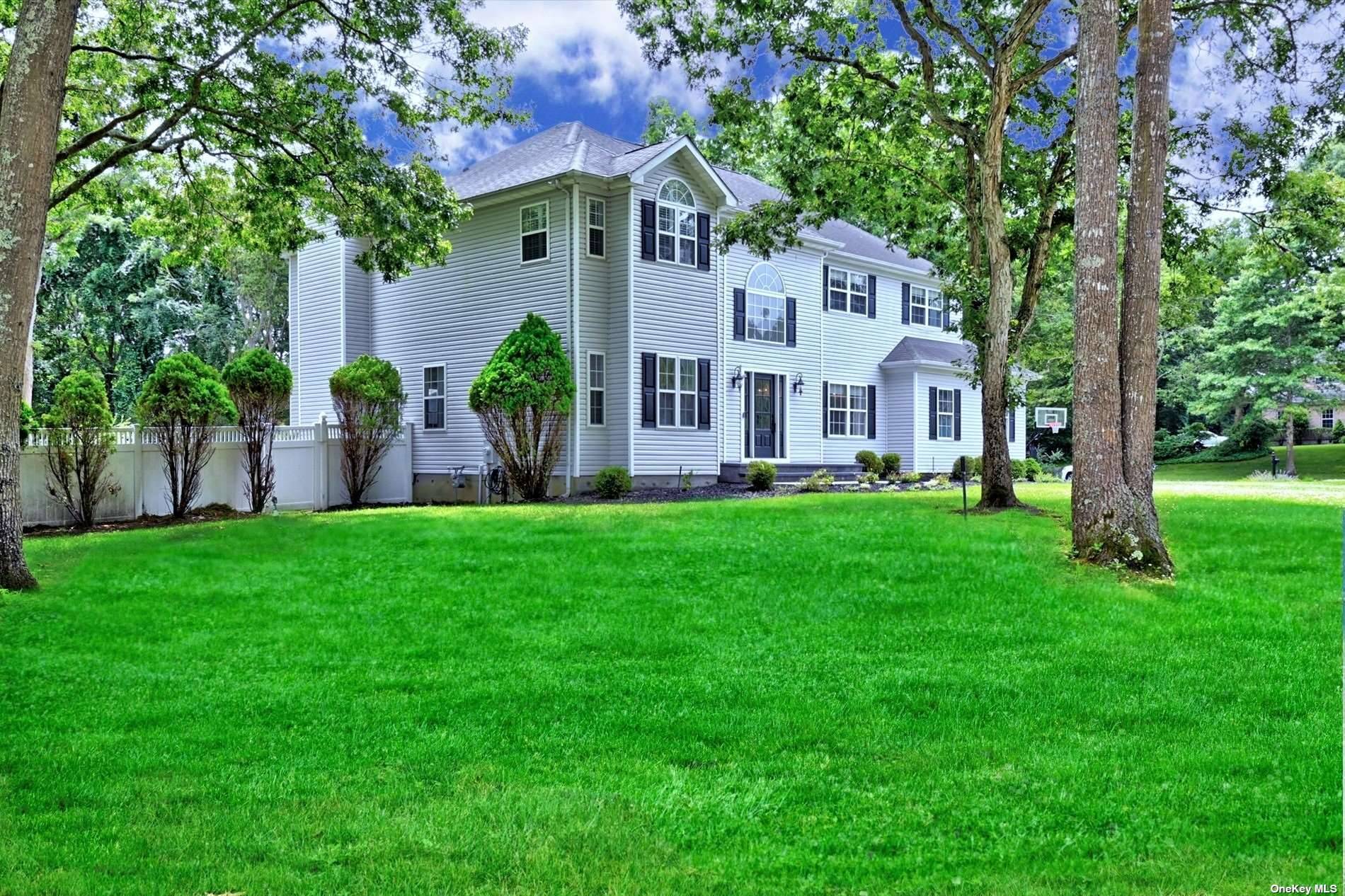 Manorville, NY 11949,102 Vista LN