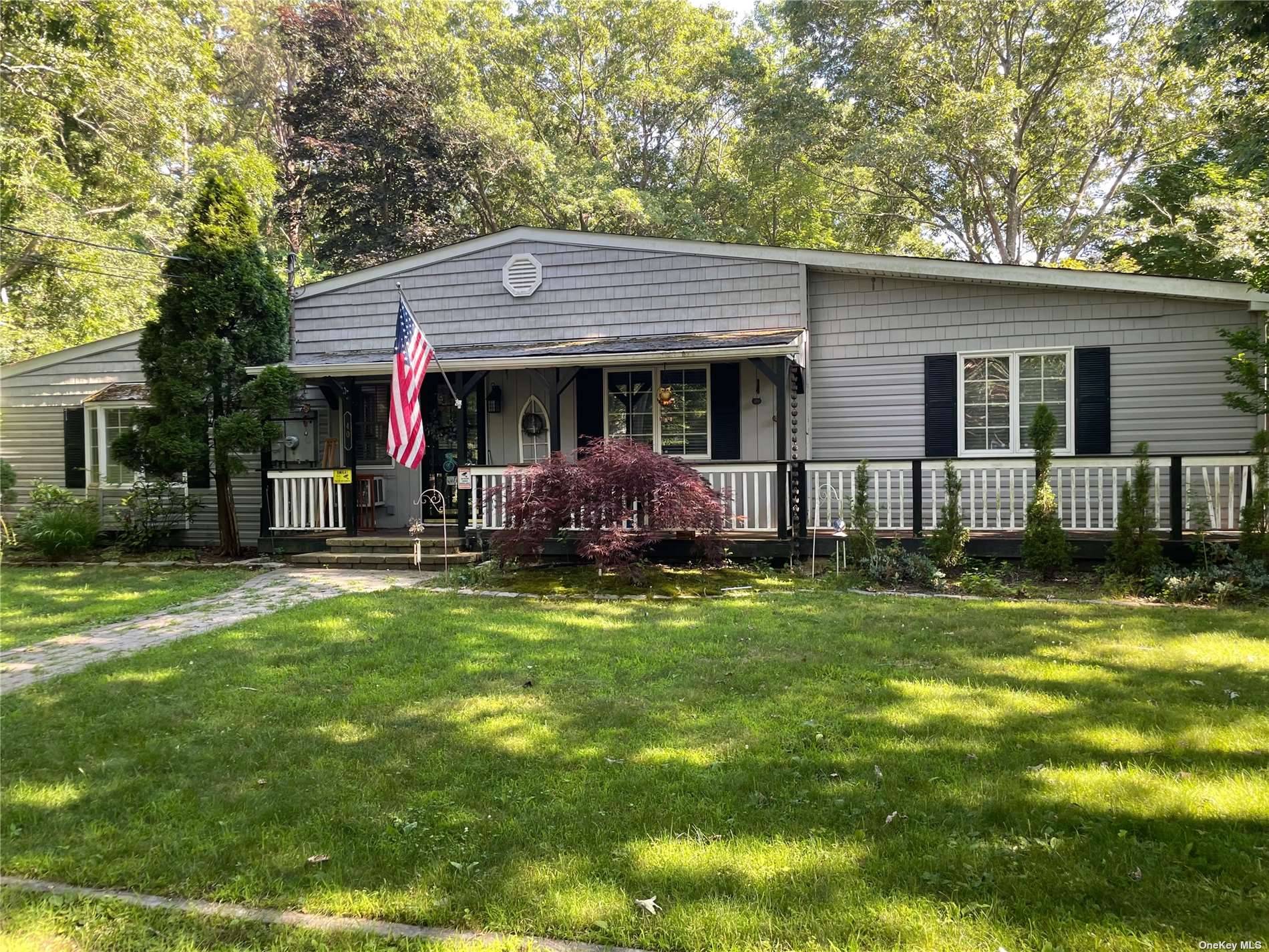 Ridge, NY 11961,40 Madeline RD