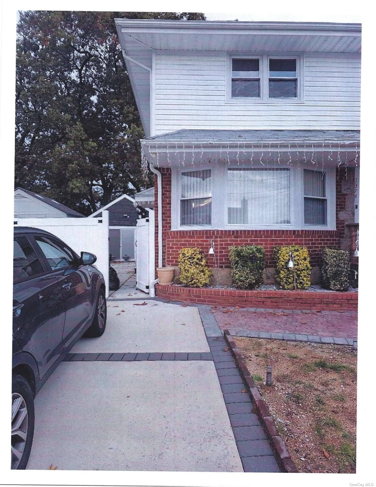 Elmont, NY 11003,1374 SW A ST