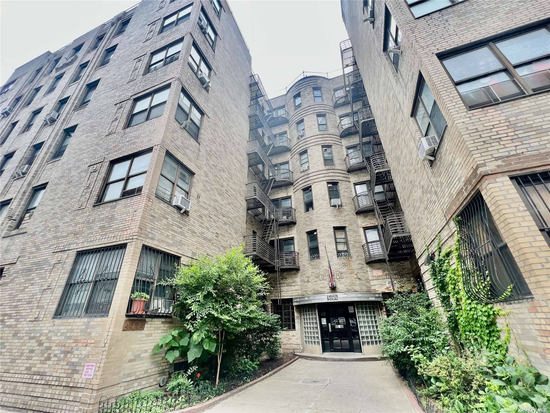 Flushing, NY 11355,43-55 Kissena Blvd #2E