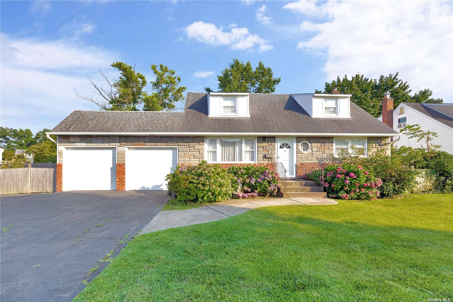 Farmingdale, NY 11735,24 Colonial DR