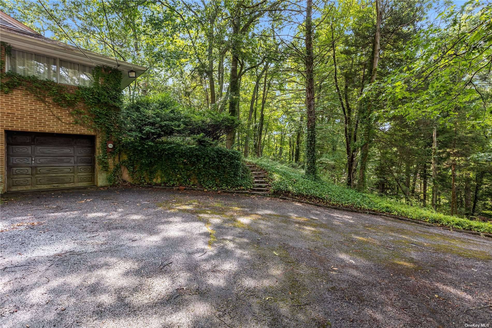 Syosset, NY 11791,28 Picardy LN