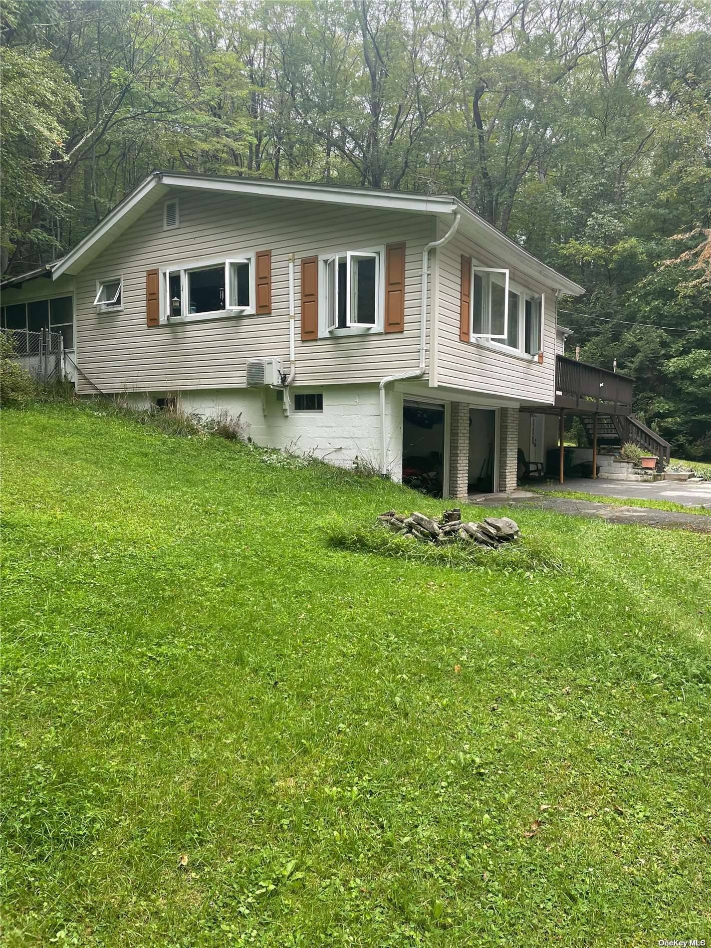 Cuddebackville, NY 12729,235 Kennel RD