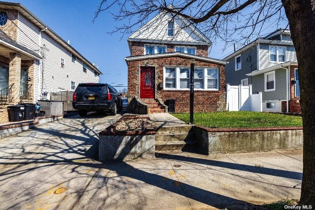 Springfield Gardens, NY 11413,137-51 Bedell ST